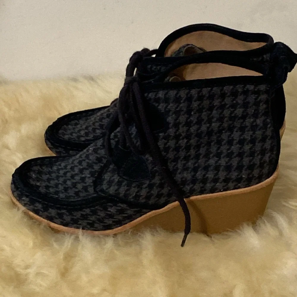 G. H. Bass Houndstooth Cloth and Suede Leather Wedge Moccasin Loafer size 8 - Picture 2 of 13